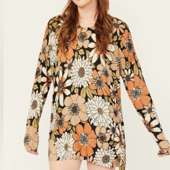 SHOW ME YOUR MUMU WOMEN'S FLORAL PRINT BONFIRE SWEATER - Picture 2 of 6